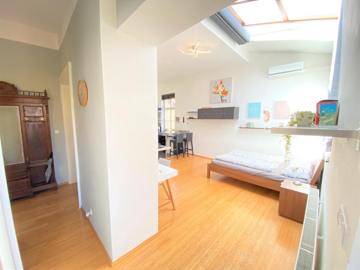 Black Eagle Apartment *