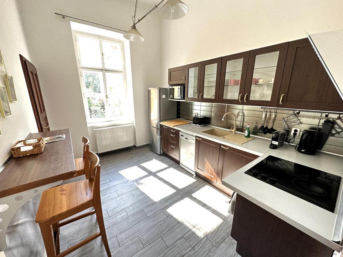 Apartment Black Eagle